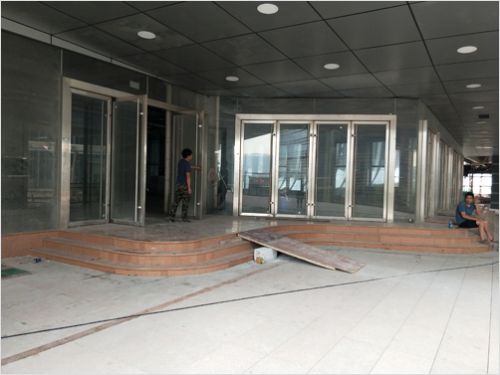 商場(chǎng)地彈簧門(mén)