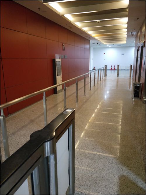 商場中庭玻璃護(hù)欄